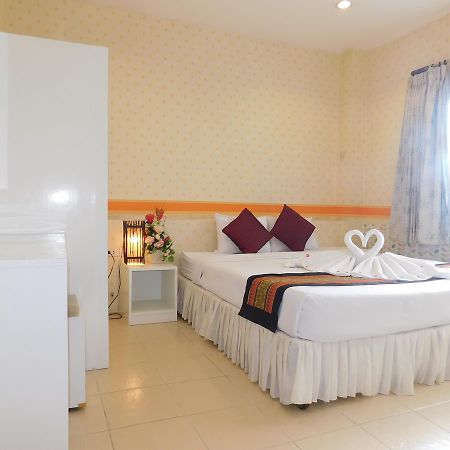 Be Fine Guesthouse Phuket Buitenkant foto