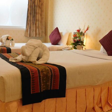 Be Fine Guesthouse Phuket Buitenkant foto