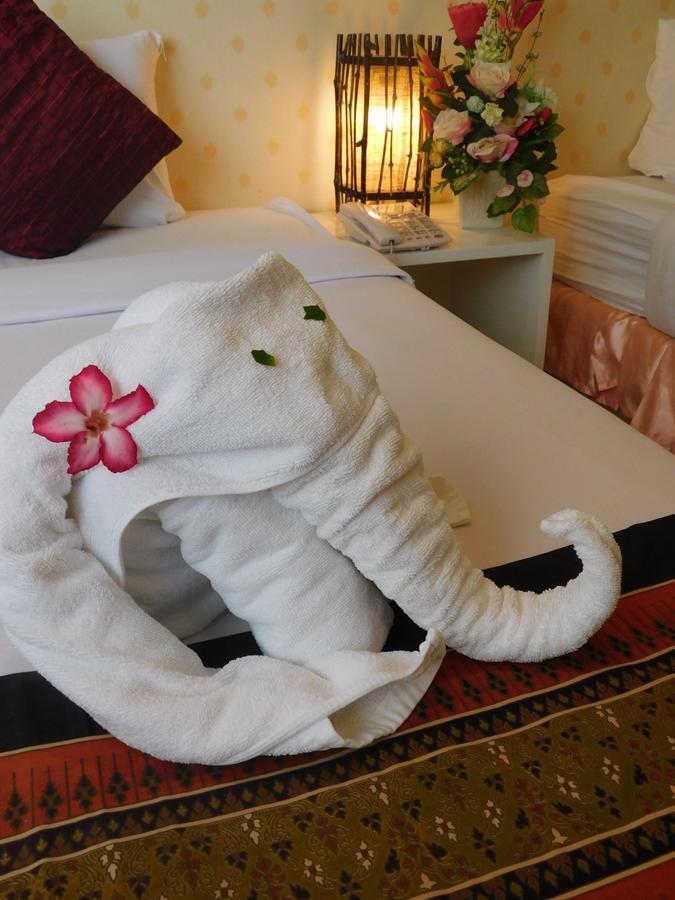 Be Fine Guesthouse Phuket Buitenkant foto