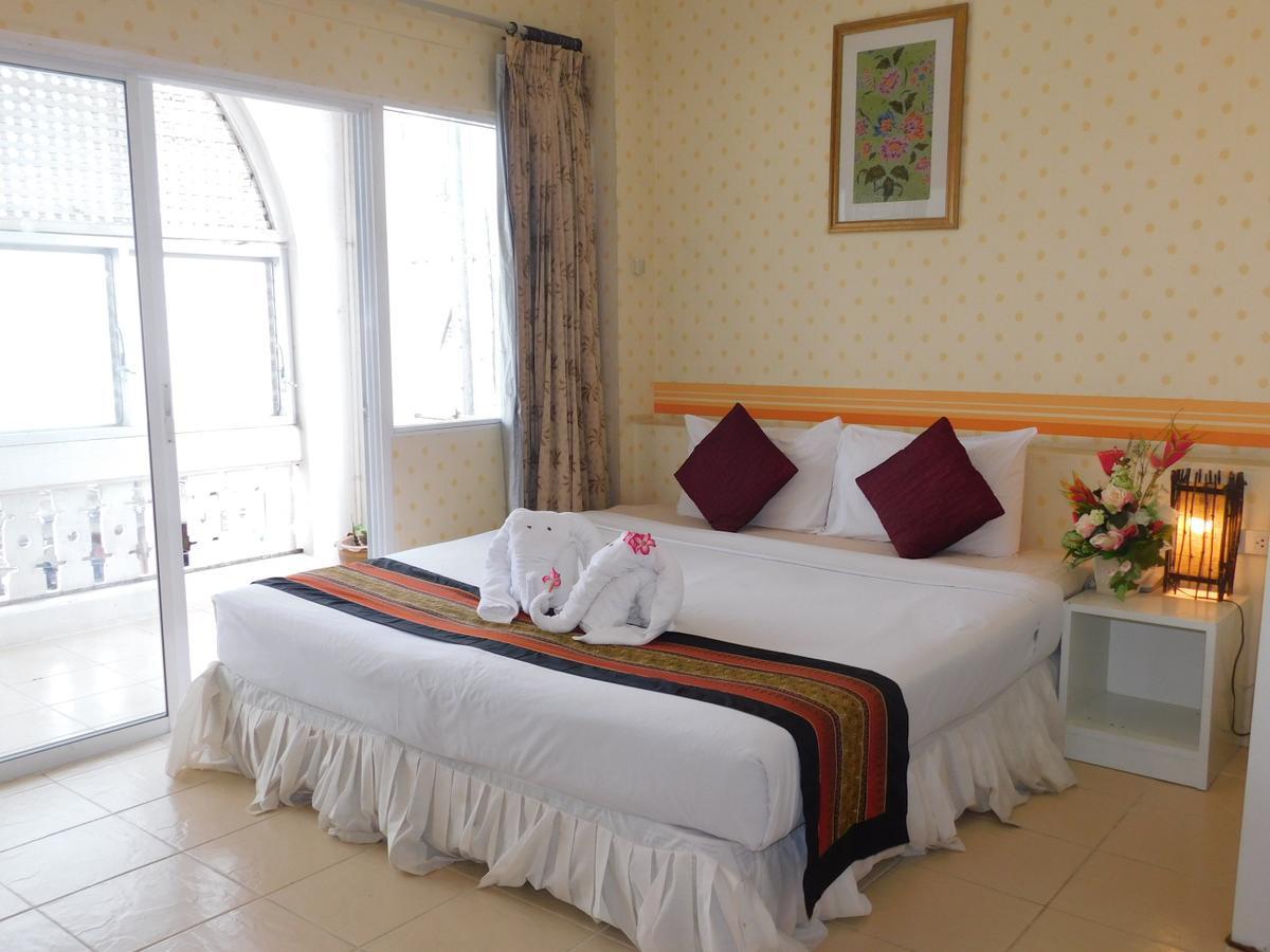 Be Fine Guesthouse Phuket Buitenkant foto