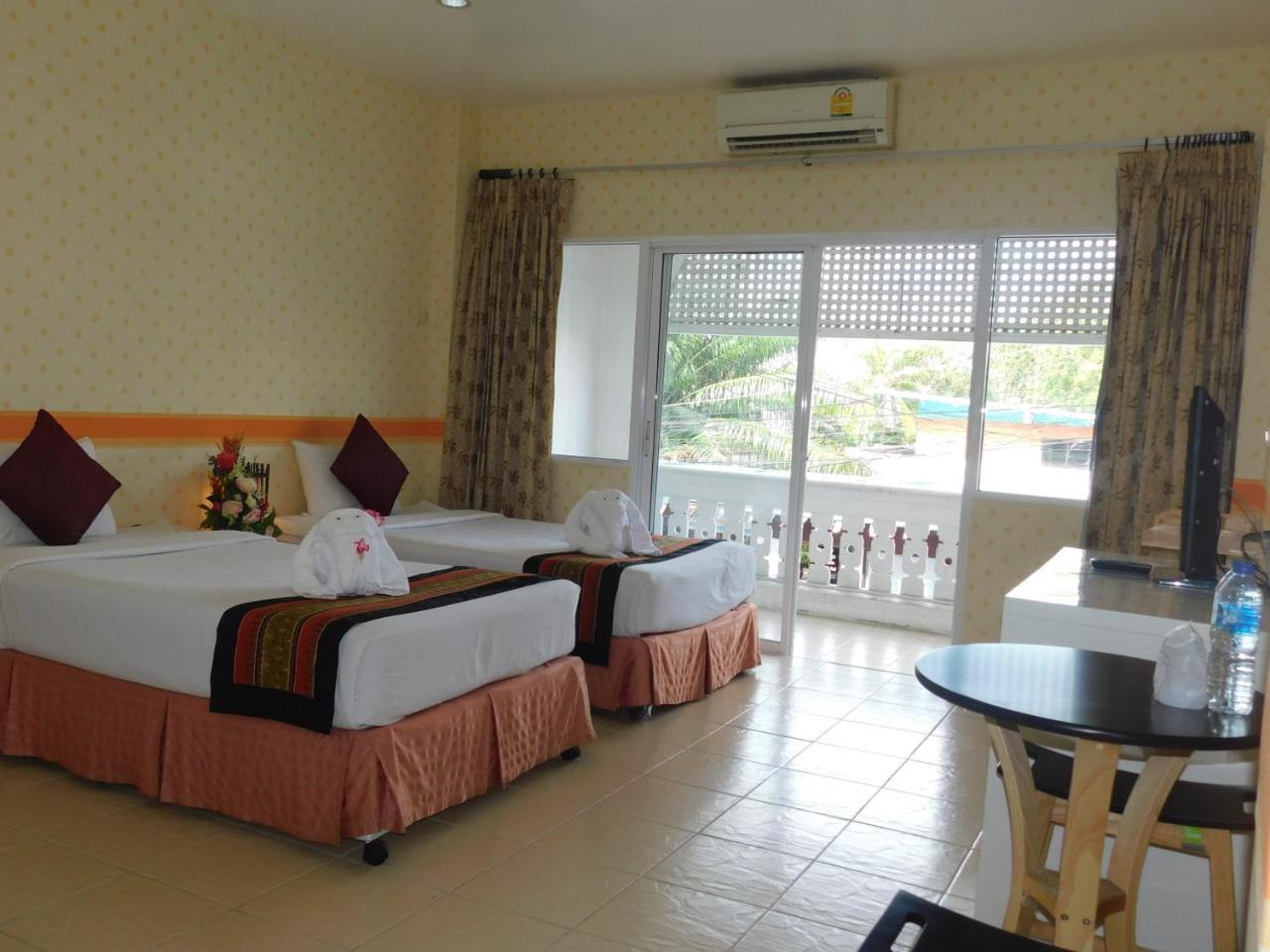 Be Fine Guesthouse Phuket Buitenkant foto