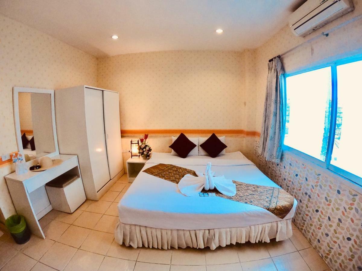 Be Fine Guesthouse Phuket Buitenkant foto